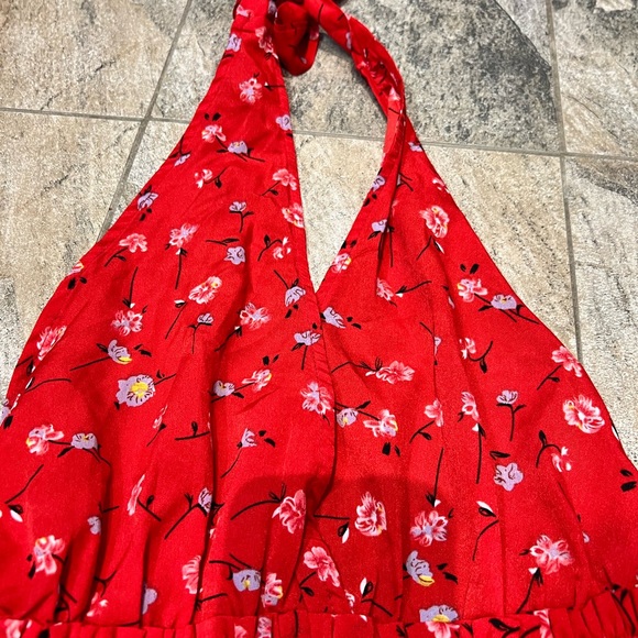 Red floral shirred halter top. Size L - Picture 2 of 4